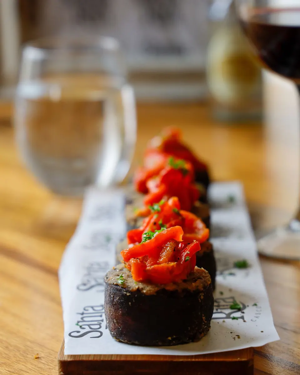 Portobello a la parrilla con provolone fundido y pico de gallo